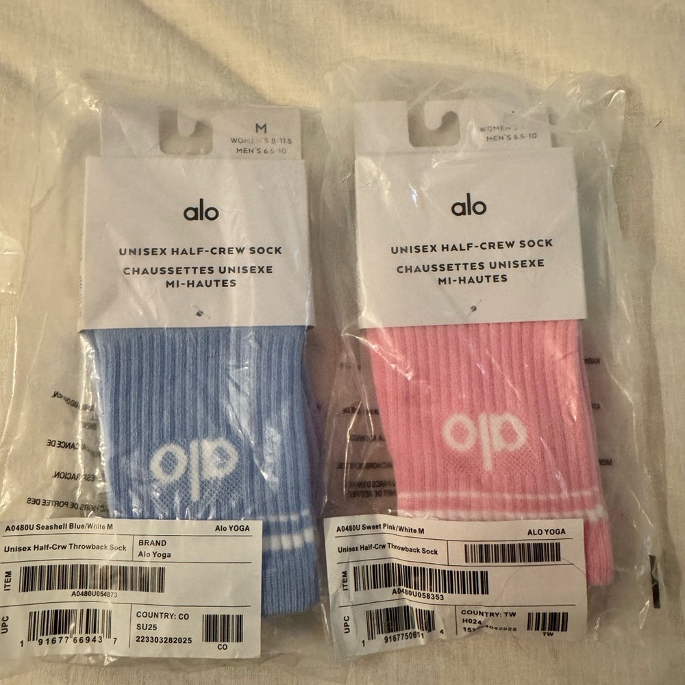 Alo Unisex Half-Crew Socks 2 pack in Seashell Blue & Sweet Pink